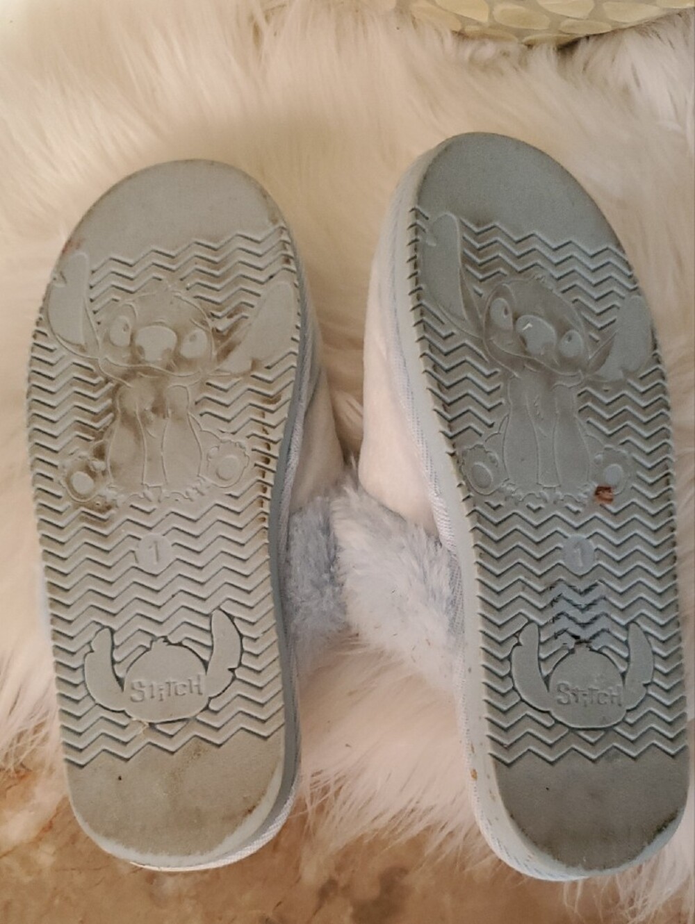 Disney Fuzzy House Slippers Shoes Size 1 - Picture 4 of 8
